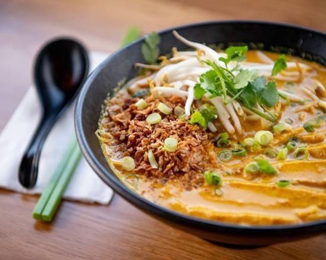 Yellow Curry Noodle.